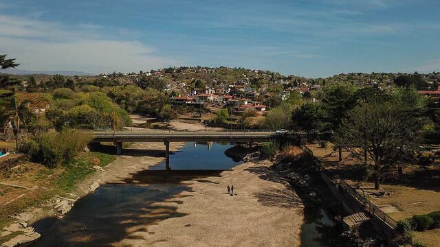 Fotos aéreas con drone de la sequía en el Lago San Roque de Carlos Paz. (La Voz)