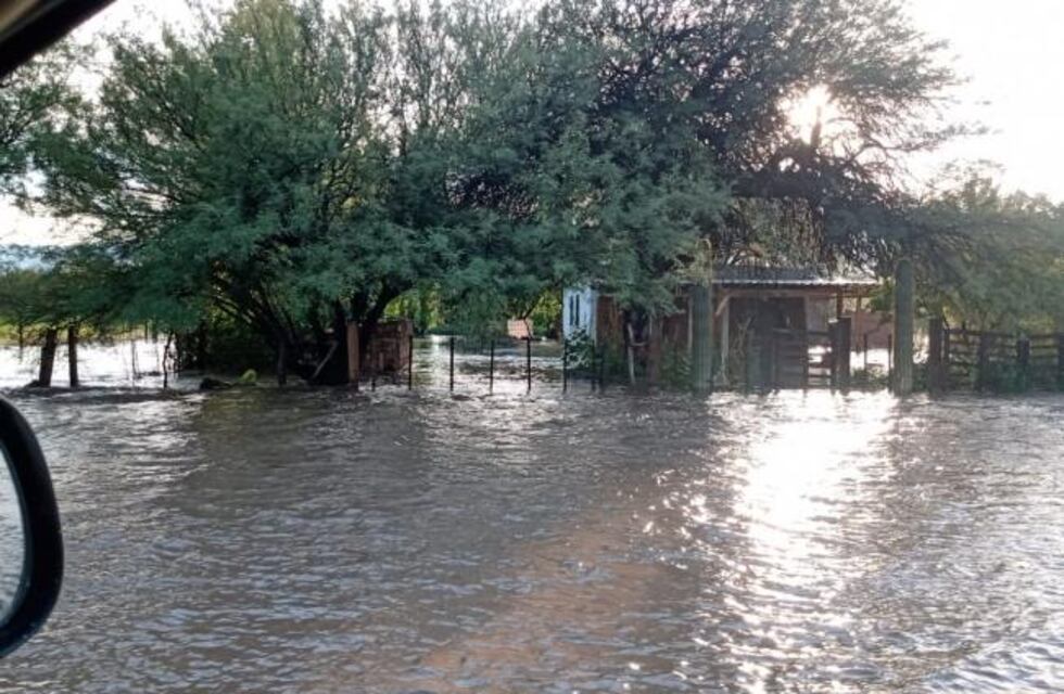 Creció y desbordó el río Santa María en los Valles Calchaquíes