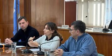 Silvina Bravino, Secretaria de Hacienda y Finanzas y Alejandro Zimmerman, encargado de la Dirección de Reparación y Logística del Municipio.