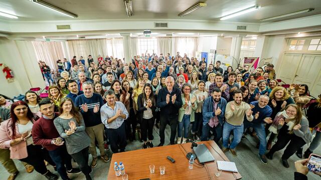 Presentación de la lista de Antonio Bonfatti, con presencia rafaelina