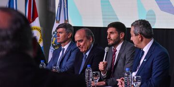 Los funcionarios compartieron una reunión con intendentes a fines de abril en Rosario.