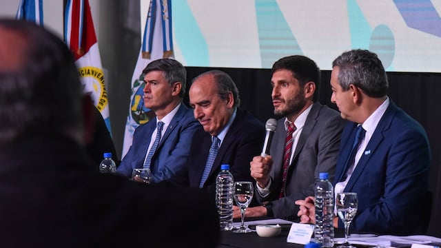 Los funcionarios compartieron una reunión con intendentes a fines de abril en Rosario.