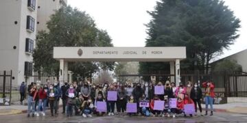 Familiares y allegados de las víctimas pedían Justicia (Clarín).