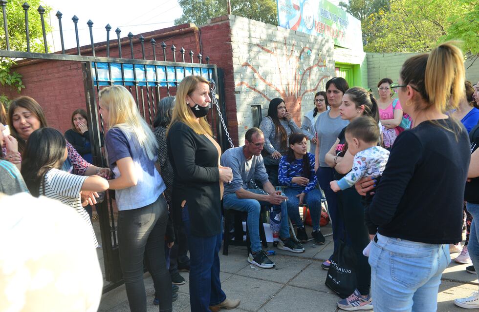 Padres tomaron el colegio cordobés en el que habrían abusado a un niño con autismo