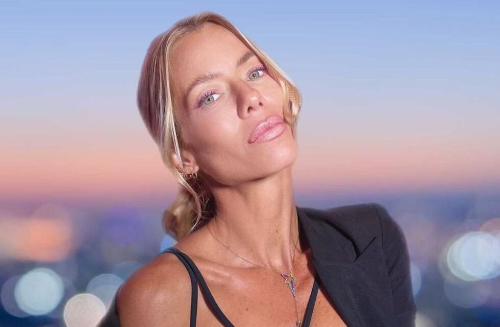 Nicole Neumann se sumó a la tendencia total black del momento y se llenó de corazones rojos en Instagram