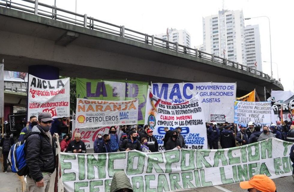 Levantaron el corte del Puente Pueyrredón: trabajadores despedidos reclamaban su inmediata reincorporación