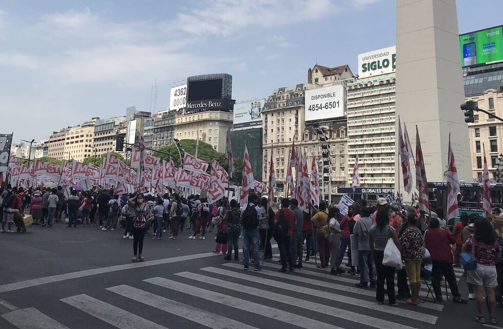 Organizaciones de izquierda protestaron en el Obelisco en reclamo de alimentos