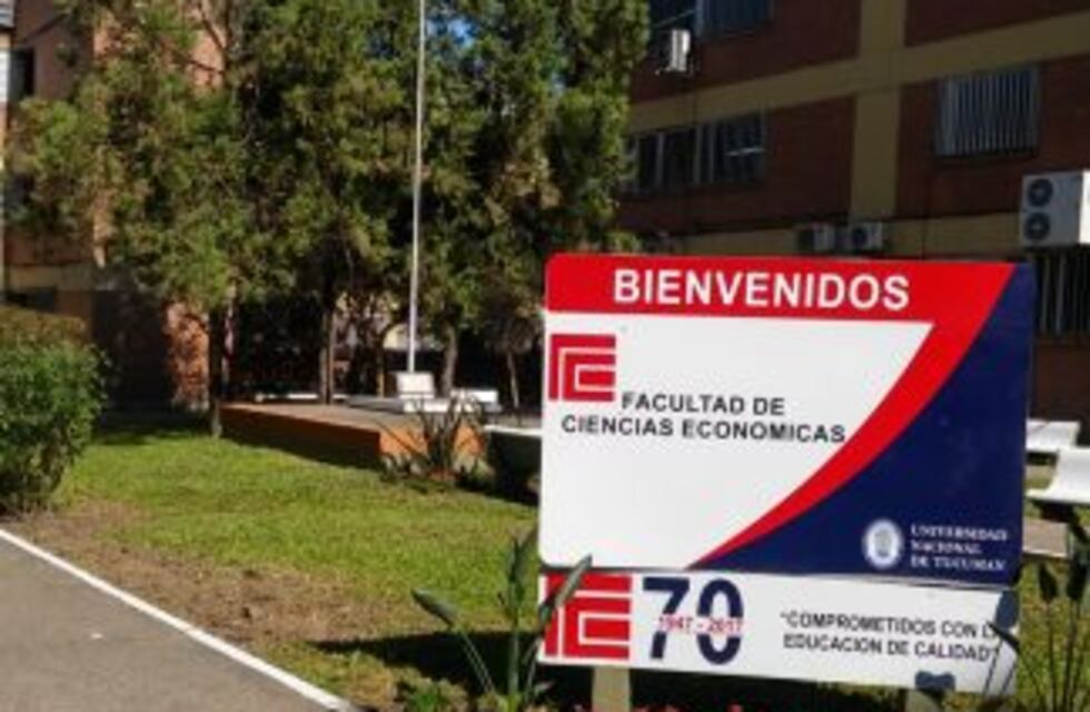 Reunión entre autoridades y docentes en Ciencias Económicas