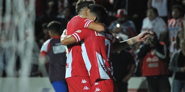 El delantero Luna Diale marcó de penal para Unión ante River. (Prensa Unión).