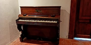 Filmó a un "fantasma" tocando el piano de su casa.