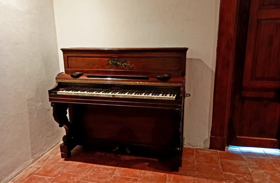 Suceso paranormal en Río Cuarto: filmó un “fantasma” tocando el piano y provocó un revuelo en TikTok