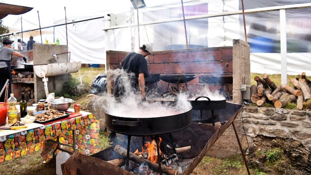 Un pueblo de Córdoba confirmó una fiesta gastronómica con empanadas, comidas al disco, asado y dulzuras serranas.