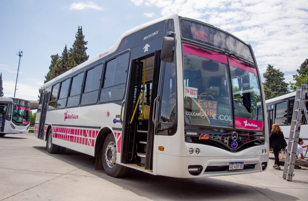Colectivos en San Juan: pasajeros sin cubrebocas pero todavía unidades con las ventanillas abiertas