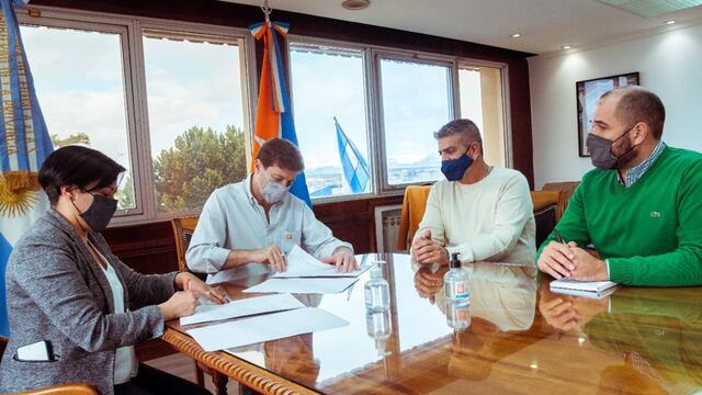 Tras 7 años de espera, titularizaron a más de 500 docentes de la provincia