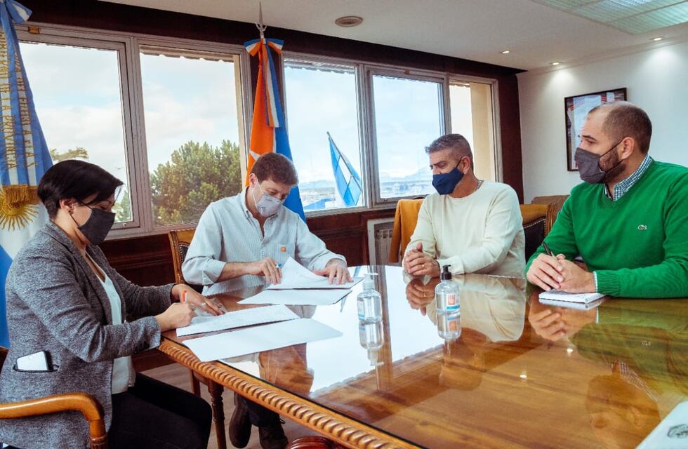 Tras 7 años de espera, titularizaron a más de 500 docentes de la provincia