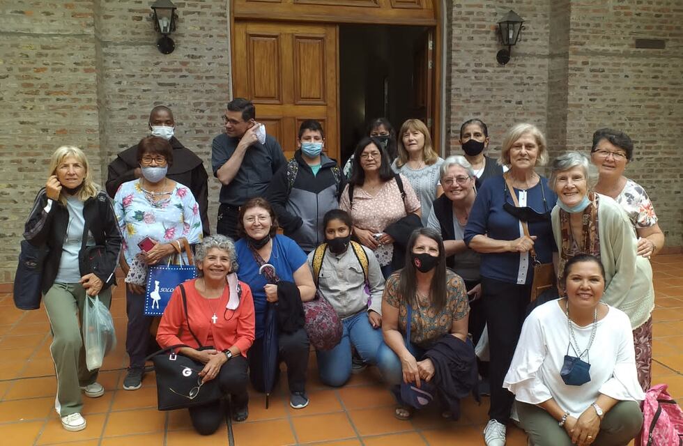 Pérez: desde la Parroquia Nuestra Señora del Carmen visitaron a las Carmelitas de Pueblo Esther