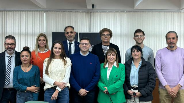 La Dra. Estrella Moreno Robinson, titular del Servicio Público Provincial de Defensa Penal, junto a los concejales de Rafaela