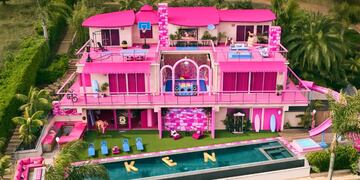 Pileta, tobogán y pista de baile: así es la casa de ensueño de Barbie que llegó a Malibú