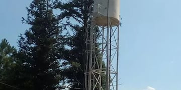 Tanque elevado que abastece a 40 familias del barrio Nueva Argentina