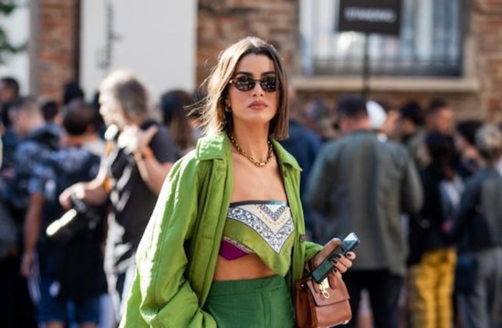 El accesorio que deberías llevar siempre en el bolso porque es furor en el verano 2026