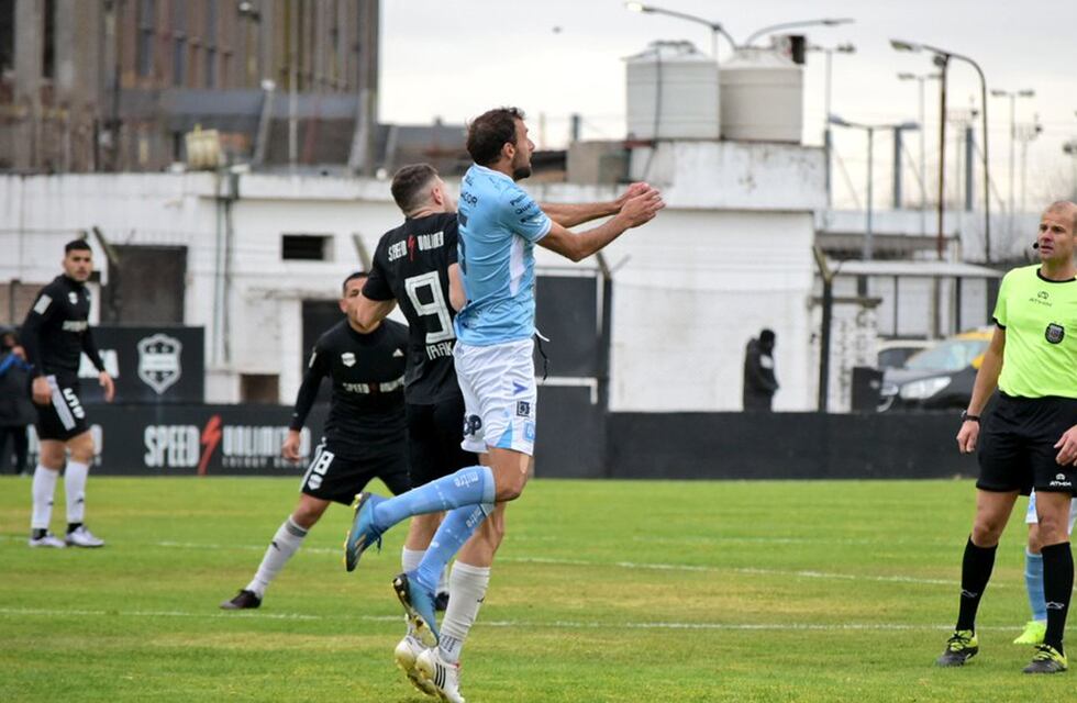 Estudiantes de Río Cuarto volvió al triunfo, en su visita a Riestra