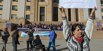 Protesta de familiares y trabajadores de la discapacidad.