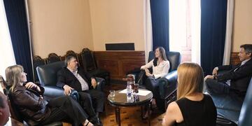 Villarruel con senadores peronistas