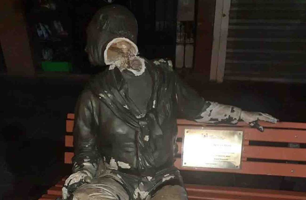 El repudio de Talleres ante el acto de vandalismo a la estatua de Amadeo Nuccetelli