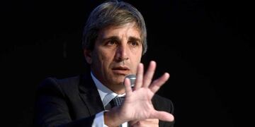 Luis Caputo se reunió con banqueros para definir la situación con el Banco Central. Foto: Archivo