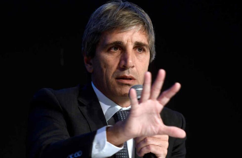 Luis Caputo se reunió con banqueros para definir la situación con el Banco Central