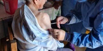 Coronavirus: vacunación domiciliaria para mayores de 80