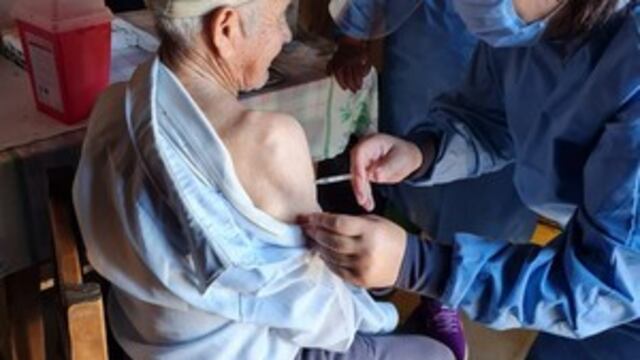 Coronavirus: vacunación domiciliaria para mayores de 80