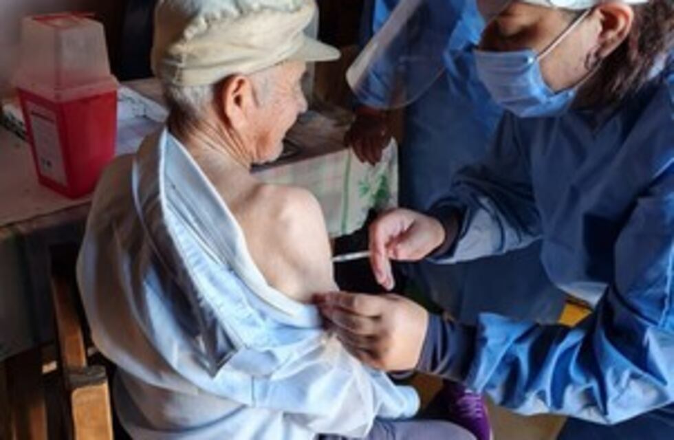 Coronavirus: vacunación domiciliaria para mayores de 80