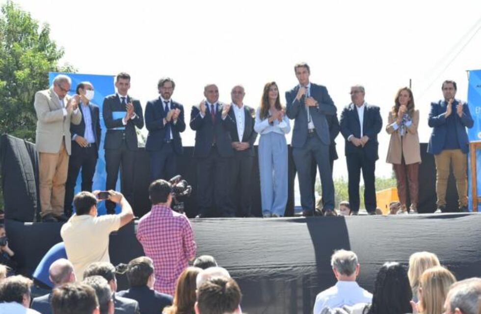 Con la presencia de Manzur y Cafiero, Jaldo encabezó la inauguración de una red cloacal en Los Pocitos