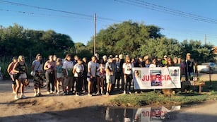 Mateada y reclamo de justicia por Samuel Tobares en Villa Parque Siquiman. Gentileza: Diario de Carlos Paz