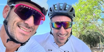Scaloni y Oviedo en uno de sus paseos en bicicleta por las Sierras de Córdoba.