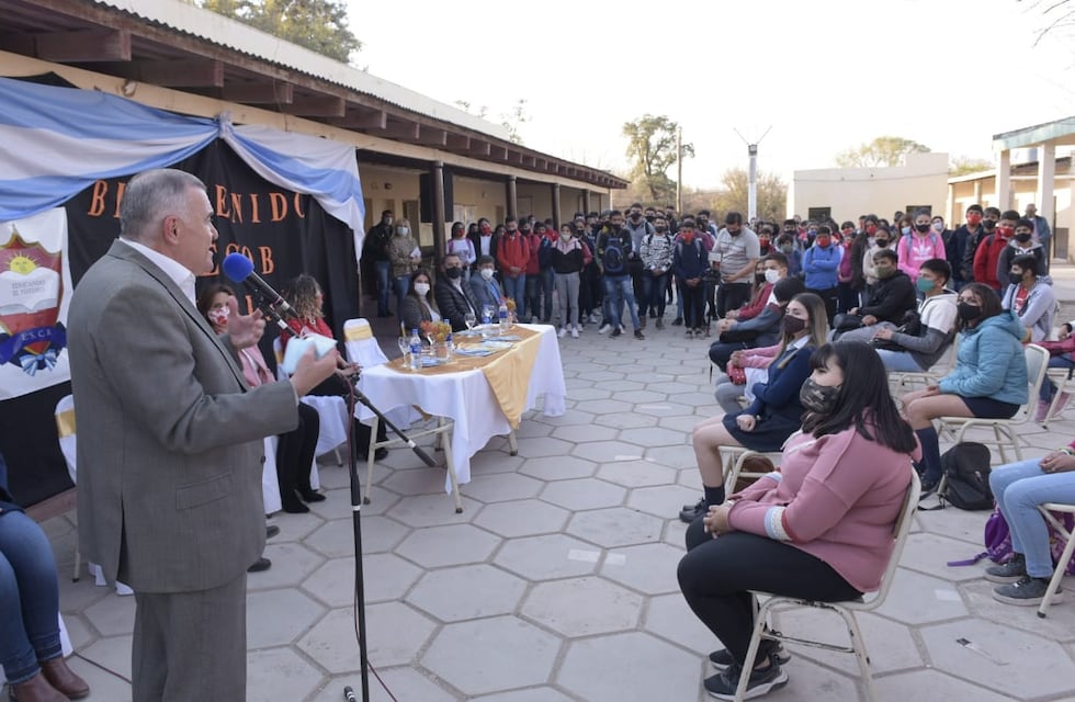 Jaldo entregó el Boleto Estudiantil Gratuito en Rafaela Pozo