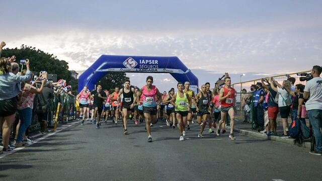 Maratón nocturna Ciudad de Paraná.