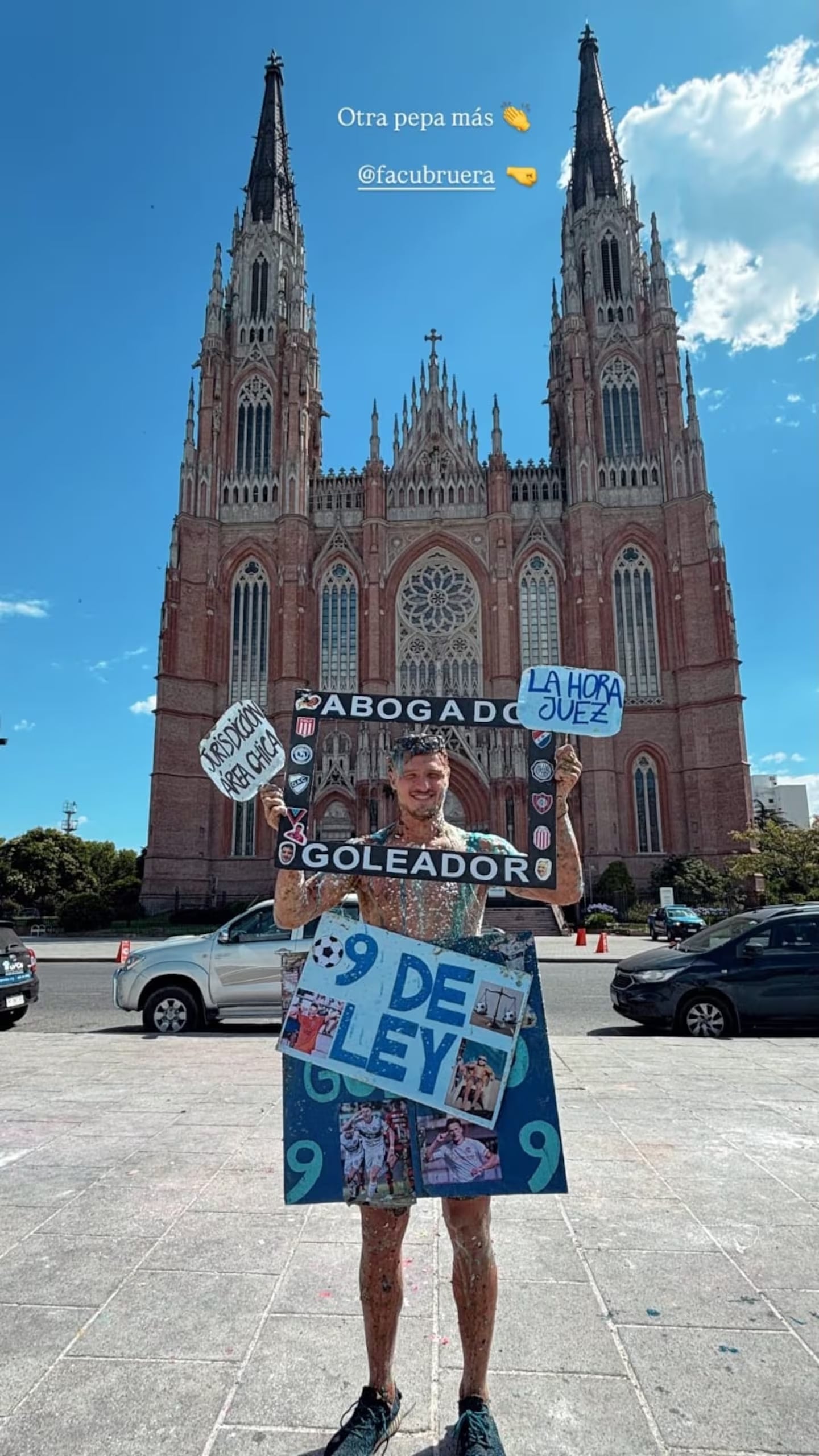 El delantero de Barracas Central se recibió.