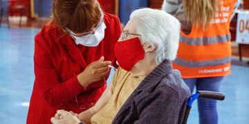 Tierra del Fuego: comenzó la vacunación para mayores de 80 años