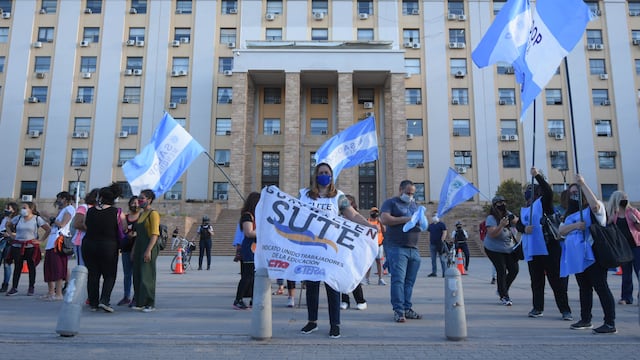 SUTE sigue pidiendo aumentos salariales.