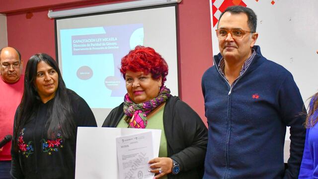 El presidente del Concejo Deliberante de San Salvador de Jujuy, Lisandro Aguiar, entregó junto a la concejal Patricia Moya las declaraciones "de interés municipal" a acciones implementadas para la promoción de derechos y el abordaje de las violencias en la ciudad.