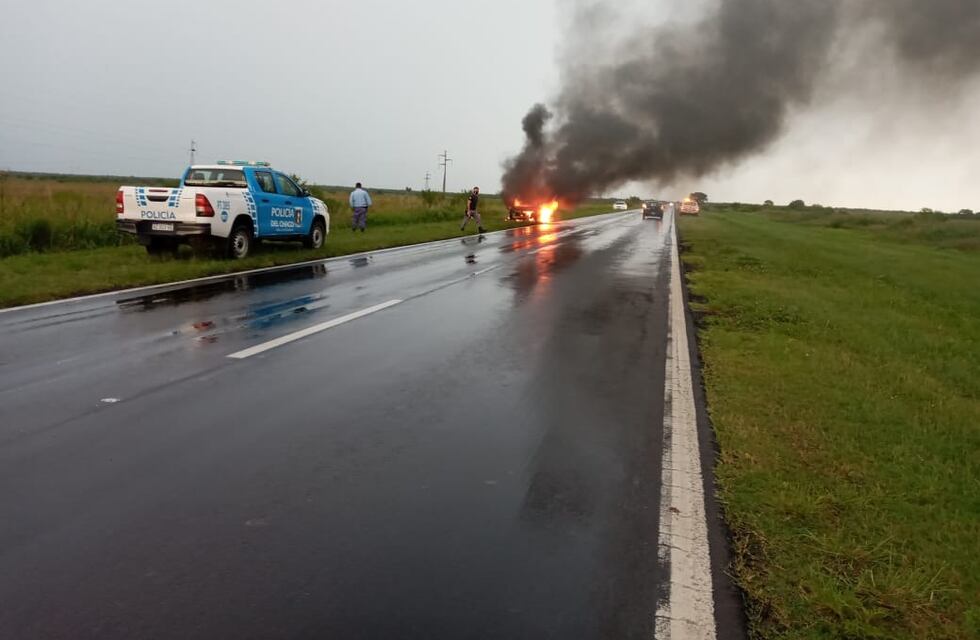 Una camioneta se prendió fuego en plena ruta