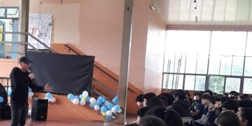 Continúan las charlas de educación vial en las escuelas de Puerto Iguazú.