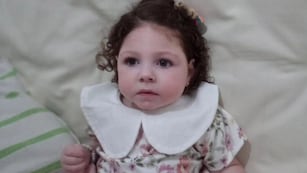 La pequeña Sol necesita recibir el tratamiento, una dieta cetogénica para reducir sus convulsiones. Su obra social no da respuestas.