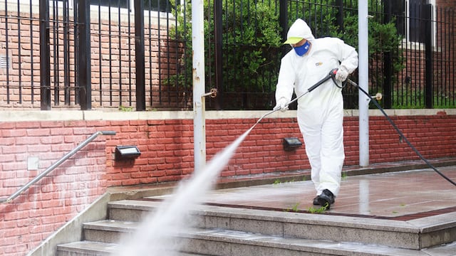 Vuelta a clases cuidada: cómo la Ciudad limpia y desinfecta el espacio público.