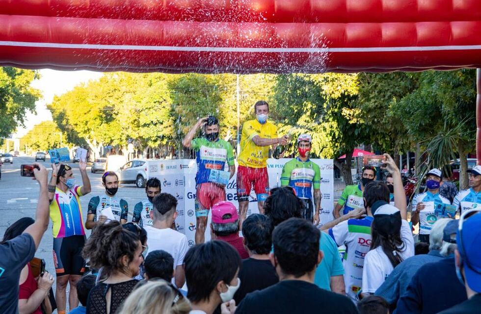 Sergio Fredes fue el gran ganador de la Vuelta Ciclística de Alvear