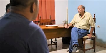 El ministro de Salud de Jujuy, Antonio Buljubasich, estuvo en Caimancito encabezando una jornada de trabajo en respuesta al brote de dengue en esa región.