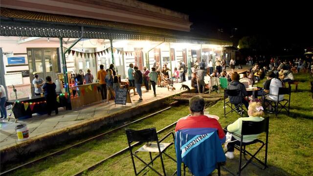 El finde largo de Semana Santa tendrá a la Feria del Andén como una de las propuestas para turistas y uruguayenses. Será delante de la estación de trenes desde las 18.