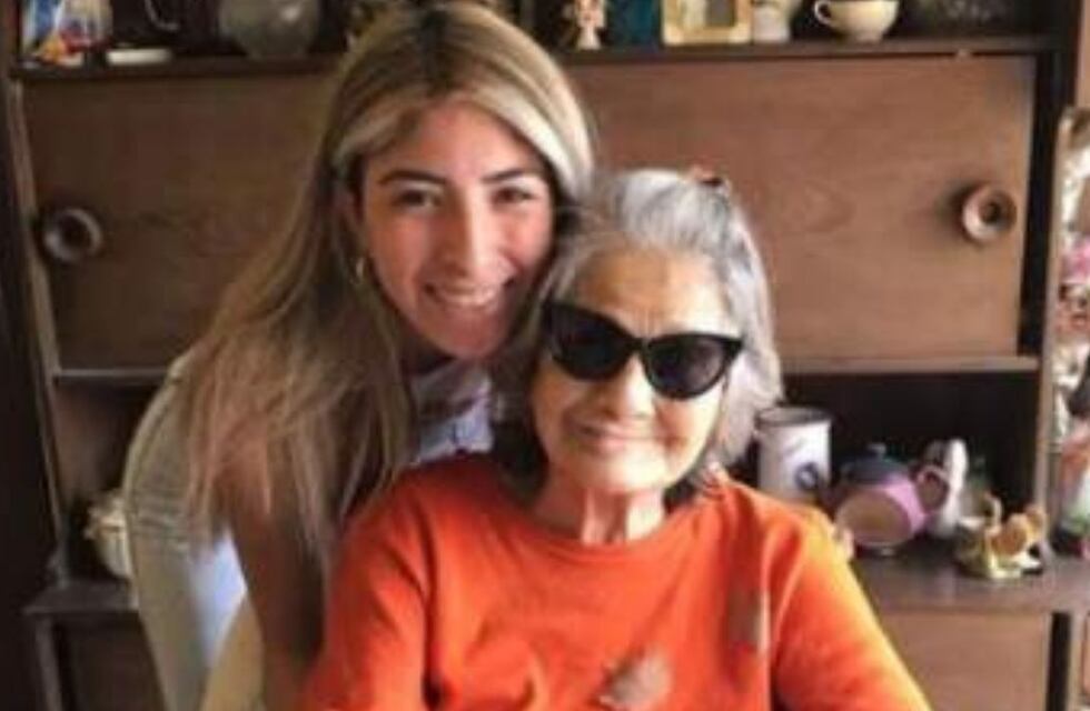 Tiene 80 años y perdió la memoria, pero cuando su bisnieta le canta puede recordar su pasado
